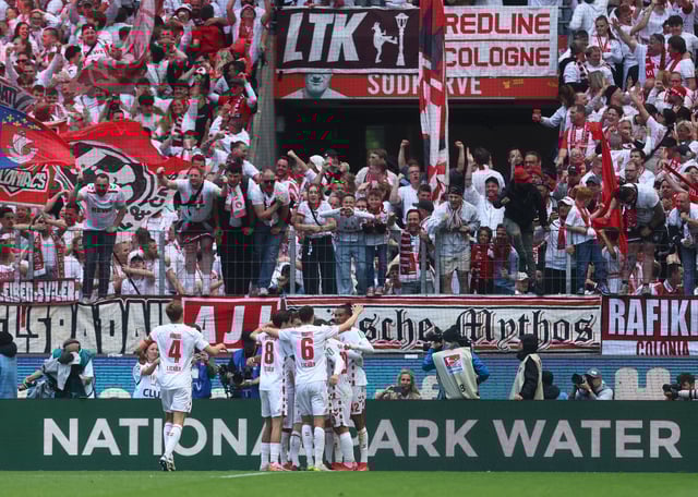 Soccer Football - 2. Bundesliga - FC Cologne v 1.FC Kaiserslautern - RheinEnergieStadion, Cologne, Germany - May 18, 2025 FC Cologne's Luca Waldschmidt celebrates with teammates after scoring their second goal REUTERS/Leon Kuegeler