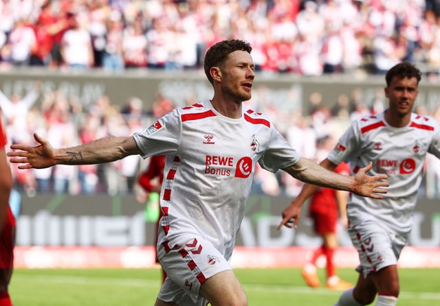 Soccer Football - 2. Bundesliga - FC Cologne v 1.FC Kaiserslautern - RheinEnergieStadion, Cologne, Germany - May 18, 2025 FC Cologne's Florian Kainz celebrates scoring their third goal REUTERS/Leon Kuegeler