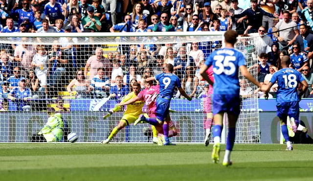 Soccer Football - Premier League - Leicester City v Ipswich Town - King Power Stadium, Leicester, Britain - May 18, 2025   Leicester City's Jamie Vardy scores their first goal REUTERS/Chris Radburn