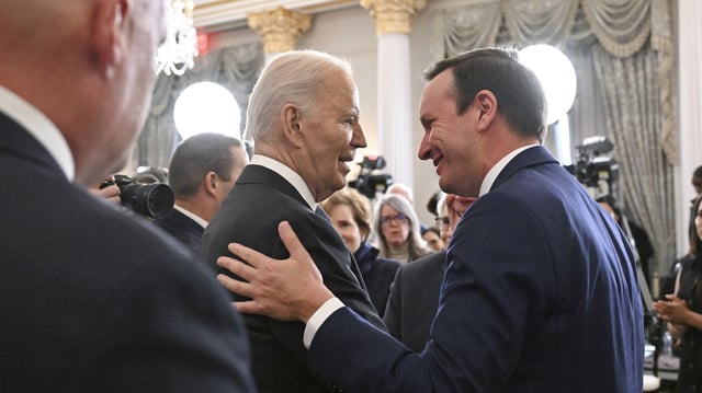 Former President Joe Biden greets Sen. Chris Murphy after he finished his last Foreign Policy speech at the State Department on January 13. Photo: Roberto Schmidt/AFP via Getty Images