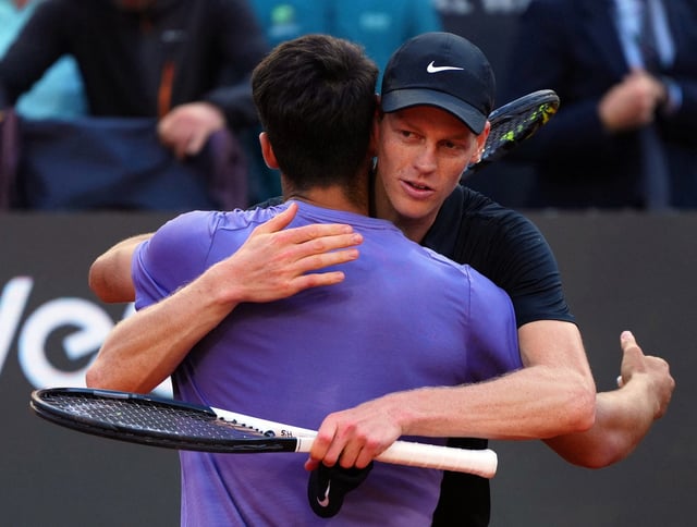 Tennis - Italian Open - Foro Italico, Rome, Italy - May 18, 2025 Spain's Carlos Alcaraz hugs Italy's Jannik Sinner after winning the final REUTERS/Aleksandra Szmigiel