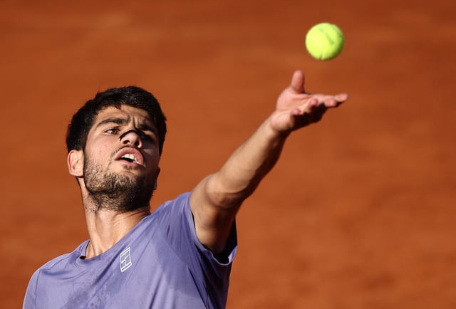 Tennis - Italian Open - Foro Italico, Rome, Italy - May 18, 2025 Spain's Carlos Alcaraz in action during the final against Italy's Jannik Sinner REUTERS/Guglielmo Mangiapane