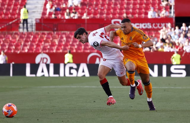 Soccer Football - LaLiga - Sevilla v Real Madrid - Ramon Sanchez Pizjuan, Seville, Spain - May 18, 2025  Sevilla's Juanlu Sanchez in action with Real Madrid's Kylian Mbappe REUTERS/Marcelo Del Pozo