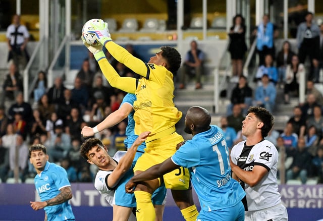 Soccer Football - Serie A - Parma v Napoli - Stadio Ennio Tardini, Parma, Italy - May 18, 2025 Parma's Zion Suzuki in action with Napoli's Romelu Lukaku REUTERS/Alberto Lingria