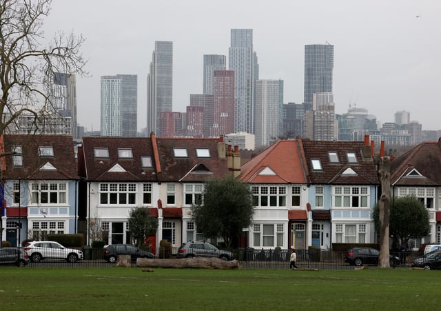 A view of residential houses in London, Britain, January 23, 2025. REUTERS/Hannah McKay/File Photo