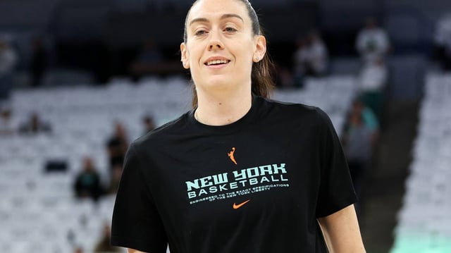 New York Liberty forward Breanna Stewart (30) warms up before game four of the 2024 WNBA Finals against the Minnesota Lynx at Target Center. Mandatory Credit: Matt Krohn-Imagn Images