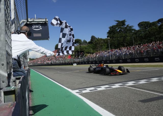 Max Verstappen cruzando la línea de meta. |  Luca Bruno / POOL