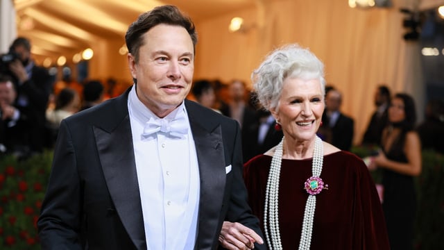 Elon Musk reacts after his mother shares results of his 1989 computer aptitude test