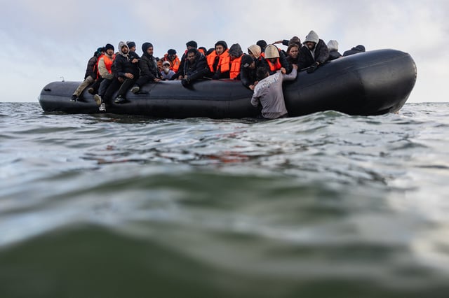 En incluant la personne décédée ce lundi, au moins 12 migrants sont morts depuis début 2025 en essayant de rejoindre l’Angleterre à bord de «small boats», ces embarcations clandestines précaires souvent surchargées.