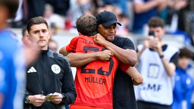 Nach der Meisterfeier auf dem Münchner Marienplatz verriet Vincent Kompany, was  Bayern-Routinier Thomas Müller antreibt.