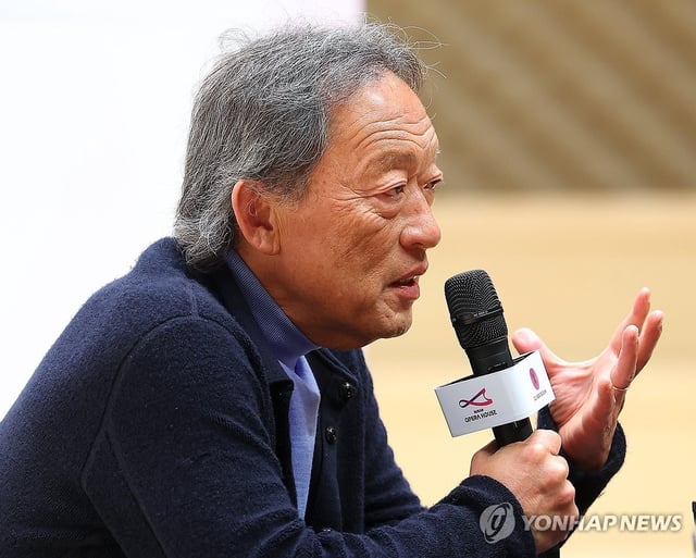Maestro Chung Myung-whun, artistic director of the Busan Opera and Concert Hall, answers questions during a press conference at Busan Concert Hall in the southeastern city of Busan on May 19, 2025. (Yonhap)