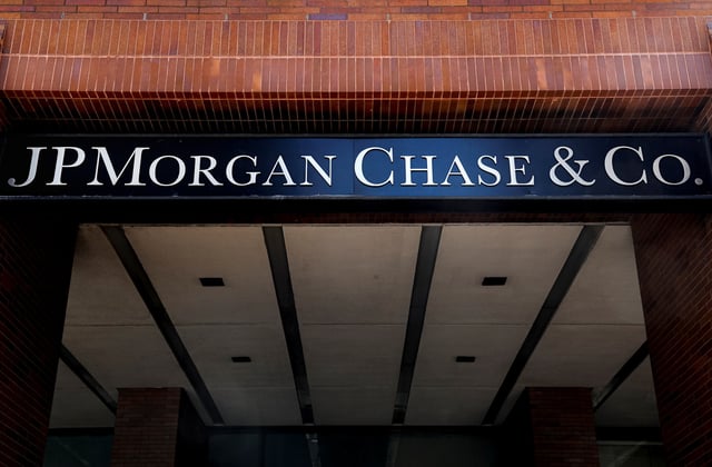 A sign outside JP Morgan Chase & Co. offices is seen in New York City, U.S., March 29, 2021.  REUTERS/Brendan McDermid/File Photo