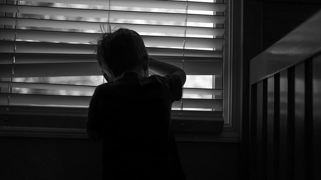 Almost 160,000 children are currently growing up in temporary accommodation in England. Image: Jeff Hendricks / Unsplash