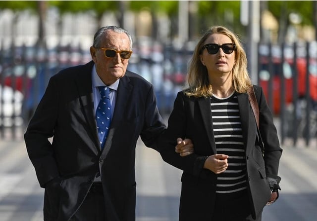 El expresidente de la Diputación de Castellón y del PP provincial Carlos Fabra a su llegada a la Audiencia de Castellón, este lunes