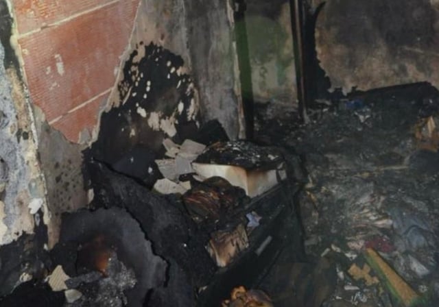 Una de las viviendas, calcinada por el fuego de este fin de semana