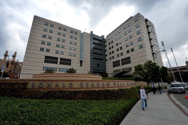L’hôpital Ronald Reagan UCLA Medical Center à Los Angeles, en Californie, où a été réalisée cette prouesse.