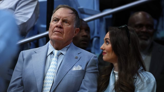 CHAPEL HILL, NORTH CAROLINA - MARCH 08: North Carolina Tar Heels football head coach Bill Belichick and his girlfriend Jordon Hudson look on during the first half of the game between the North Carolina Tar Heels and the Duke Blue Devils at Dean E. Smith Center on March 08, 2025 in Chapel Hill, North Carolina. Jared C. Tilton/Getty Images/AFP (Photo by Jared C. Tilton / GETTY IMAGES NORTH AMERICA / Getty Images via AFP)