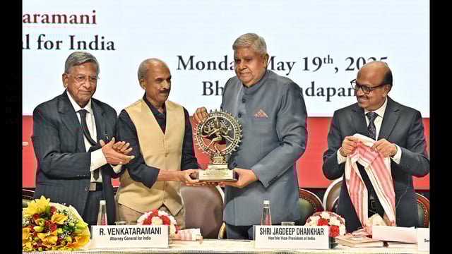 New Delhi, May 19 (ANI): Vice-President Jagdeep Dhankhar presents a statue of Nataraja to a family member of Prem Bihari Narain Rizada during the launch of the book titled 'The Constitution We Adopted (with Artworks)' edited by Vijay Hansaria, Senior Advocate, Supreme Court of India, at Bharat Mandapam in New Delhi on Monday. (ANI Photo/Shrikant Singh) (Shrikant Singh)