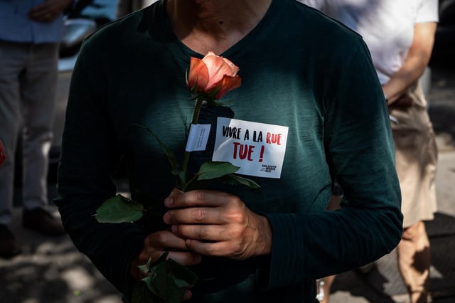 Défilé d’hommage aux personnes sans abris et sans domiciles, décédées dans la rue en France, organisé par le collectif Les Morts De La Rue, à Paris, le 13 juin 2023.
