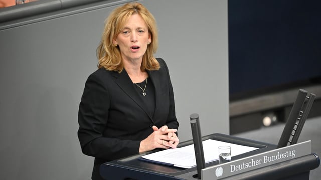 Karin Prien während einer Rede im Bundestag