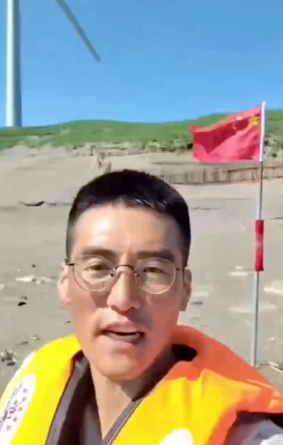 Some doubt has been raised about a man dubbed “Shandong Kai Ge” who claimed to have crossed the Taiwan Strait solo in a rubber boat, hoisted a Chinese flag, and returned to the mainland the same day. Photo: TikTok