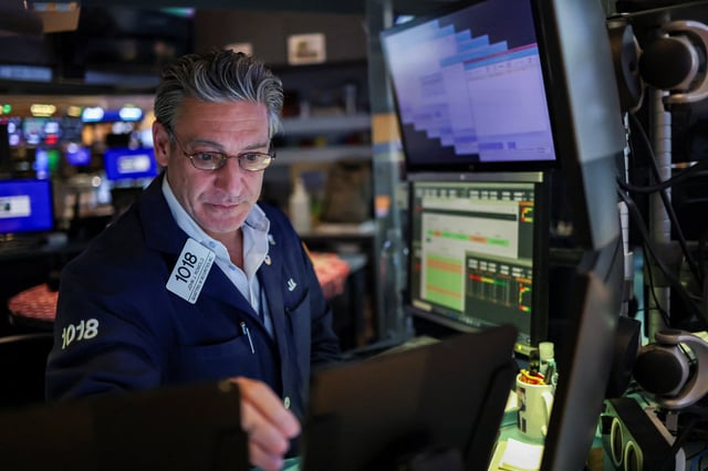 A trader works during the closing bell, on the floor at the New York Stock Exchange (NYSE) in New York City, U.S., May 19, 2025. REUTERS/Jeenah Moon/File Photo