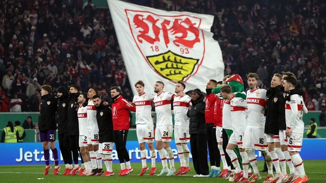 VfB Stuttgart jubelt nach dem Sieg gegen den FC Augsburg im DFB-Pokal