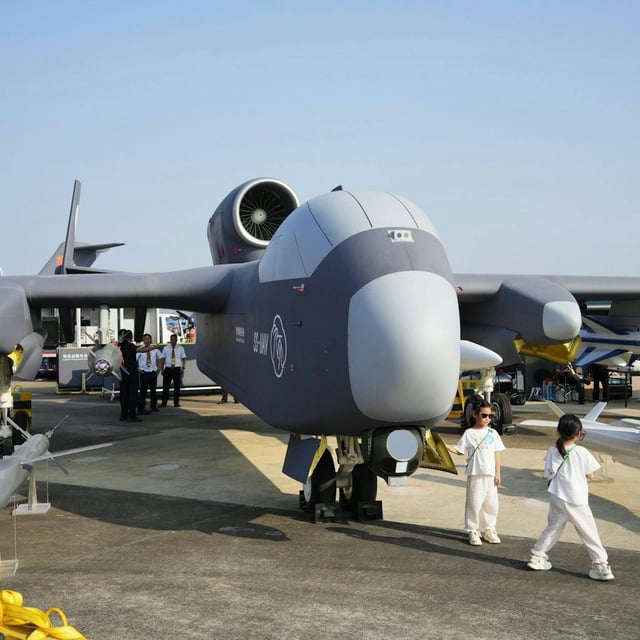 Das unbemannte Luftfahrzeug „Jiu Tian“ bei einer Luft- und Raumfahrtausstellung in China.