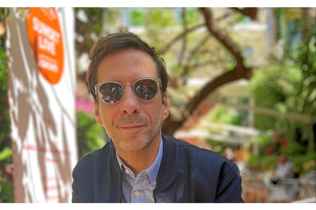 Alex Beaupain est un fidèle collaborateur du réalisateur Christophe Honoré.
