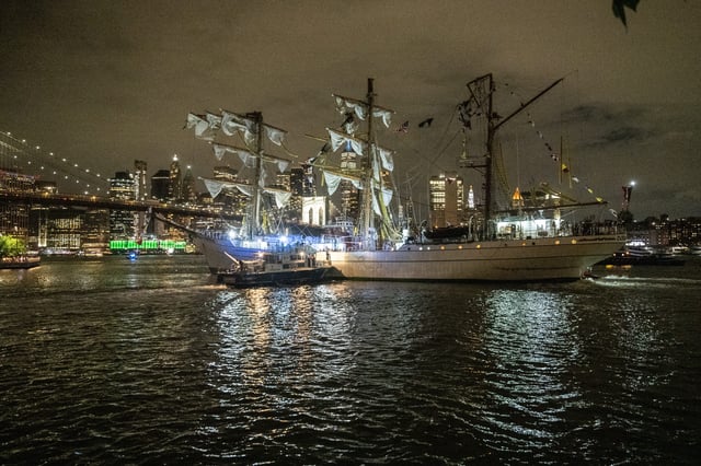 A disabled Mexican Navy tall ship floats between the Brooklyn and the Manhattan bridges on the East River on May 17, 2025 in New York City. The ship reportedly struck the Brooklyn Bridge as it was traveling north.