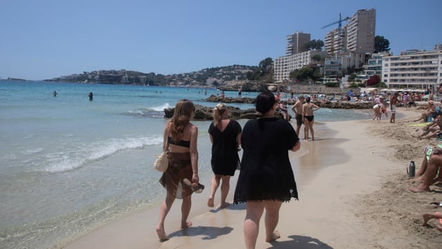 Strand auf Mallorca: Das Auswärtige Amt warnt vor einer Hitzewelle am Mittelmeer.