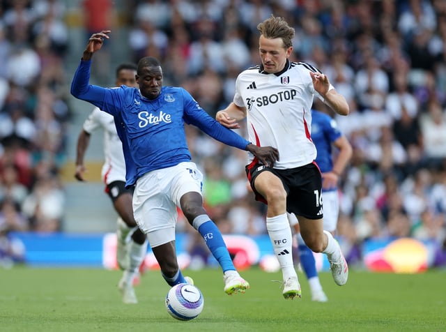 Soccer Football - Premier League - Fulham v Everton - Craven Cottage, London, Britain - May 10, 2025 Everton's Abdoulaye Doucoure in action with Fulham's Sander Berge REUTERS/Isabel Infantes/File Photo