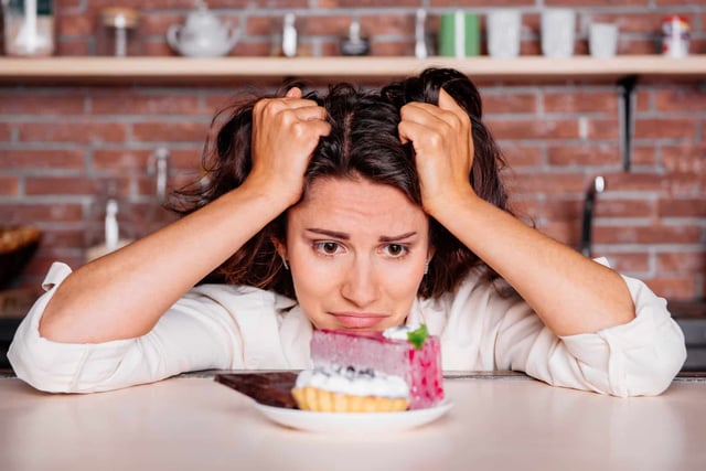 This study finds that those who occasionally incorporate cravings into their diet in moderation have better long-term weight loss results. (Tyshchenko Photography/Shutterstock)