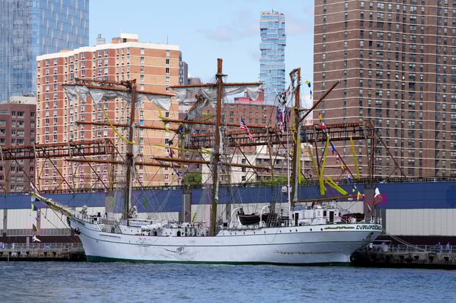 The Mexican Navy training vessel Cuauhtemoc is seen with broken masts while docked at a pier, after striking the Brooklyn Bridge overnight in New York City, U.S., May 18, 2025.  REUTERS/Bjorn Kils/New York Media Boat