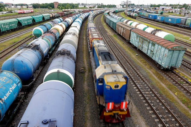 A view shows a freight train and cars, following Lithuania's ban of the transit of goods under EU sanctions through the Russian exclave of Kaliningrad on the Baltic Sea, in Kaliningrad, Russia June 21, 2022. REUTERS/Vitaly Nevar/File Photo