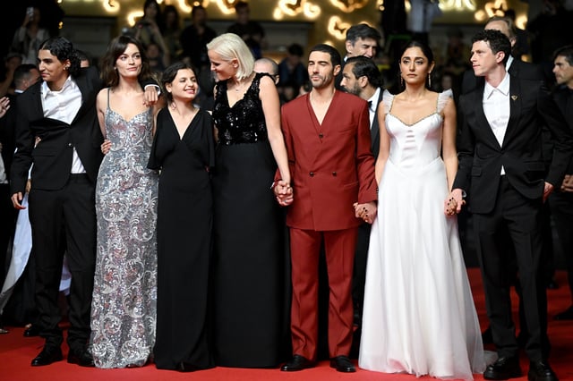 L’équipe d’Alpha au grand complet lors de la projection du film au Festival de Cannes, le 19 mai 2025.