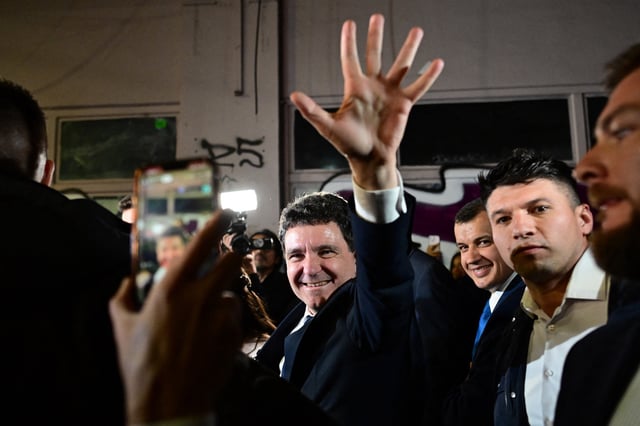 Bucharest Mayor Nicusor Dan salutes his supporters as he exit his campaign headquarters in Bucharest on May 18, 2025.
