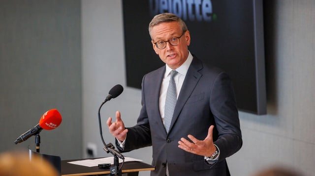 Richard Houston, Deloitte’s chief executive, emailed the firm’s 27,000 staff to warn them that profits were “below our original plan”