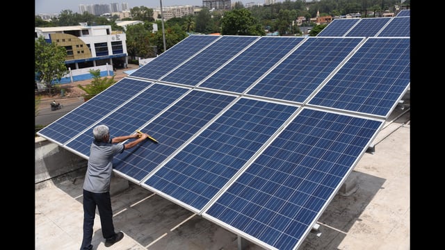 Under its solar programme, the Delhi government plans to install rooftop solar systems at 230,000 residential units over the next three years at an estimated cost of ₹50 crore. (FILE)