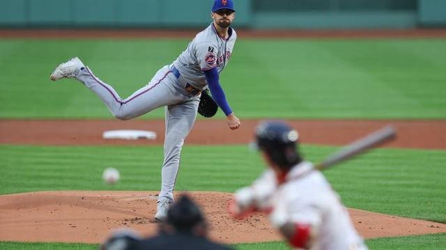May 20, 2025; Boston, Massachusetts, USA; New York Mets starting pitcher Clay Holmes (35) delivers a pitch during the first inning against the Boston Red Sox at Fenway Park. Mandatory Credit: Paul Rutherford-Imagn Images