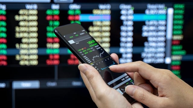 BEL share price jumps 4% today. Should you buy, hold or sell?