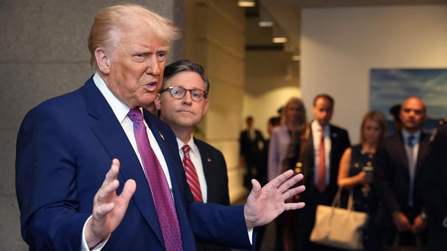 Donald Trump und Mike Johnson