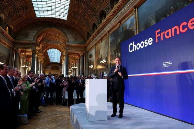  Emmanuel Macron à Versailles le 19 mai 2025, à l'occasion de Choose France. 
