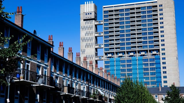Frustrated residents of Balfron Tower said the management company had promised to deliver food but that did not happen