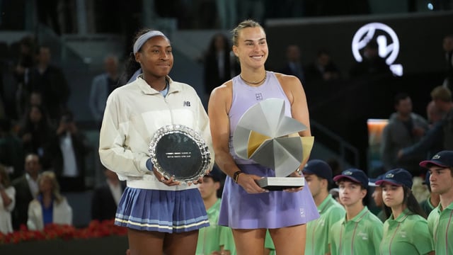 Sabalenka und Gauff bei der Siegerehrung des Madrid Open