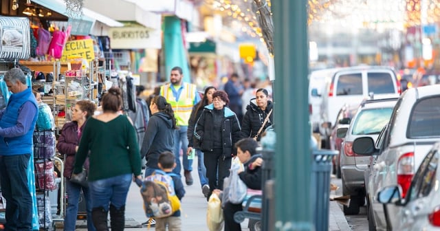 Shoppers on the sidewalk near downtown El Paso on Jan. 15, 2019