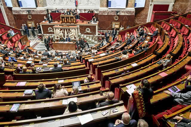 Les députés examinent en première lecture les articles de la proposition de loi créant une « aide à mourir ».
