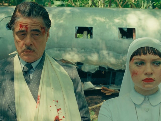 Mia Threapleton and Benicio del Toro in The Phoenician Scheme.