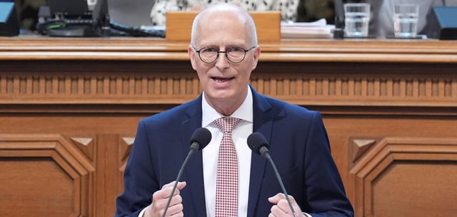 Peter Tschentscher (SPD), Erster Bürgermeister von Hamburg, bei seiner Regierungserklärung