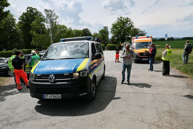 Ein Schüler findet an einer Schule in Bayreuth eine Handgranate. Kurz darauf muss die Schule evakuiert werden.